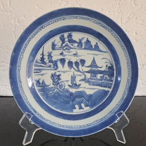 Chinese antique 18th Qianlong century blue and white porcelain underglaze plate (1736-1795)