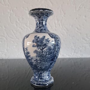 Small antique Franz Anton Mehlem / Royal Bonn Flamand vase