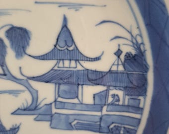 中国青白陶器　骨董　アンティーク乾隆年制 中国の骨董品、18世紀乾隆帝の青白磁釉下皿（1736-1795） - Etsy 日本