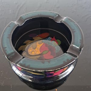 Art Nouveau high gloss ashtray by Plateelbakkerij Zuid-Holland, Gouda