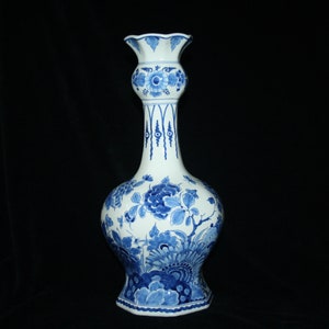 De Porceleyne Fles (Royal Delft) hoge Delftsblauwe knopvaas (1971)