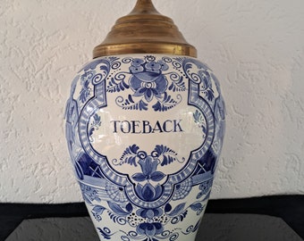 Very large rare vintage Royal Goedewaagen delft blue tobacco jar TOEBACK with brass cover