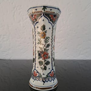 Royal Delft polychrome Delft small octagonal vase (1976)