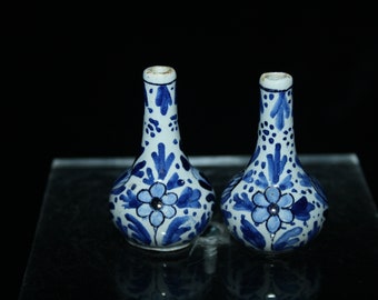 Royal Tichelaar Makkum rare pair of antique Delft blue miniature vases