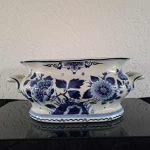 Large De Porceleyne Fles (Royal Delft) Delft blue jardiniere - planter (1983)