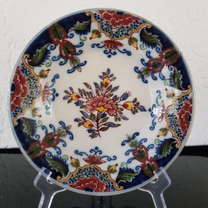 Royal Tichelaar Makkum Delft polychrome floral decor 965 wall plate