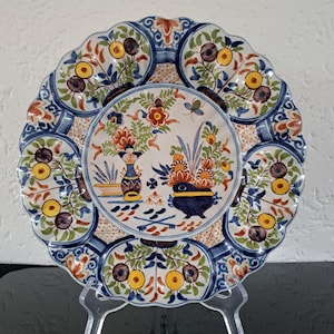 Antique delftware Delft polychrome pleated dish by Royal Tichelaar Makkum