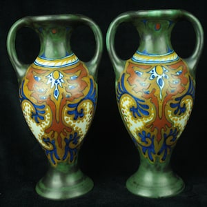 Paar Art Nouveau amphora vazen decor Rhodian van Plateelbakkerij Zuid-Holland