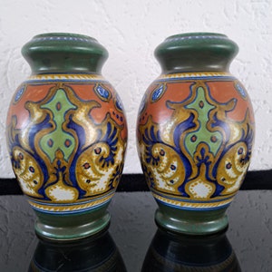 Pair of Art Nouveau vases Rhodian by Plateelbakkerij Zuid-Holland (1921)