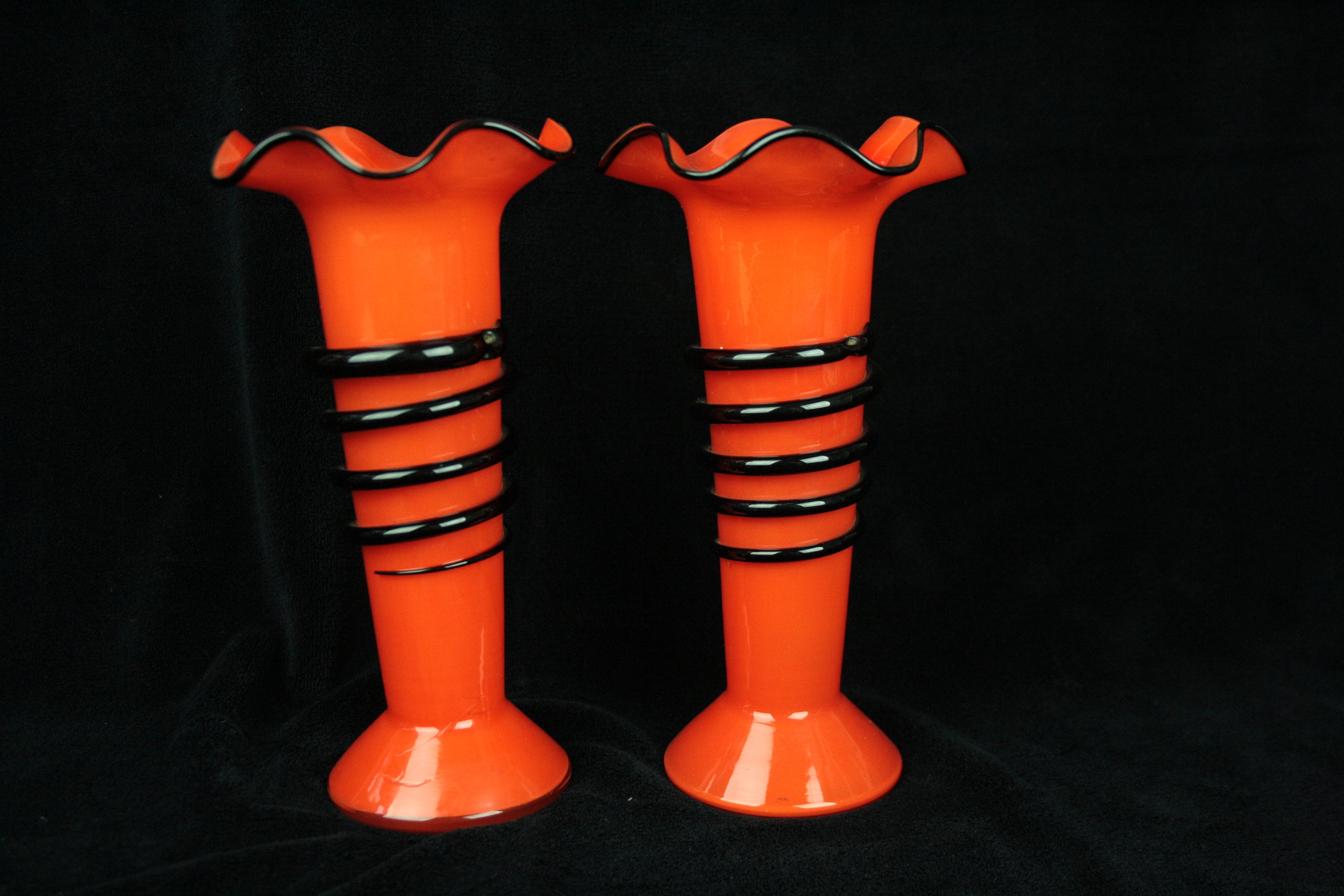 チェコ ヴィンテージ Tango Glass フラワーベース ガラス 花瓶 アールデコ 様式 花器 オブジェ 置物 アートグラス ディスプレイ 93327 Tango glass vase - Etsy 日本