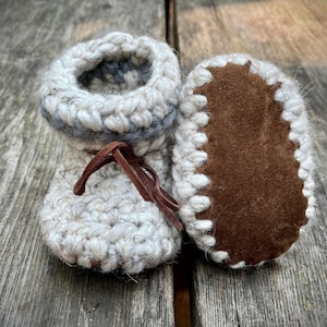Pantofole da cabina per neonati, stivaletti per neonati, pantofole Padraig, stivaletti in misto lana, scarpe per neonati con suola in pelle scamosciata