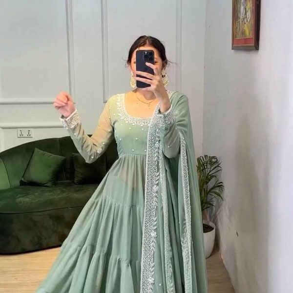 Partywear Cherry Green Designer Diamond met Gotha Lace Work Anarkali Set, kant-en-klare Anarkali set voor dames, 3 pct Salwar Kameez Indiase jurk