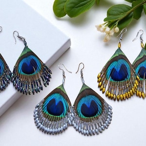 Boho pauwenveeroorbellen: handgemaakte kleurrijke statement sieraden