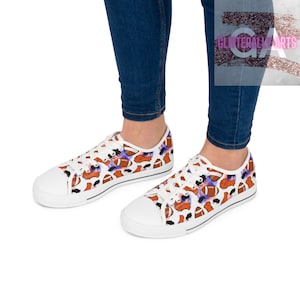 Buffalo Wings & Football || Buffalo Shoes || Women&#39;s Low Top Sneakers