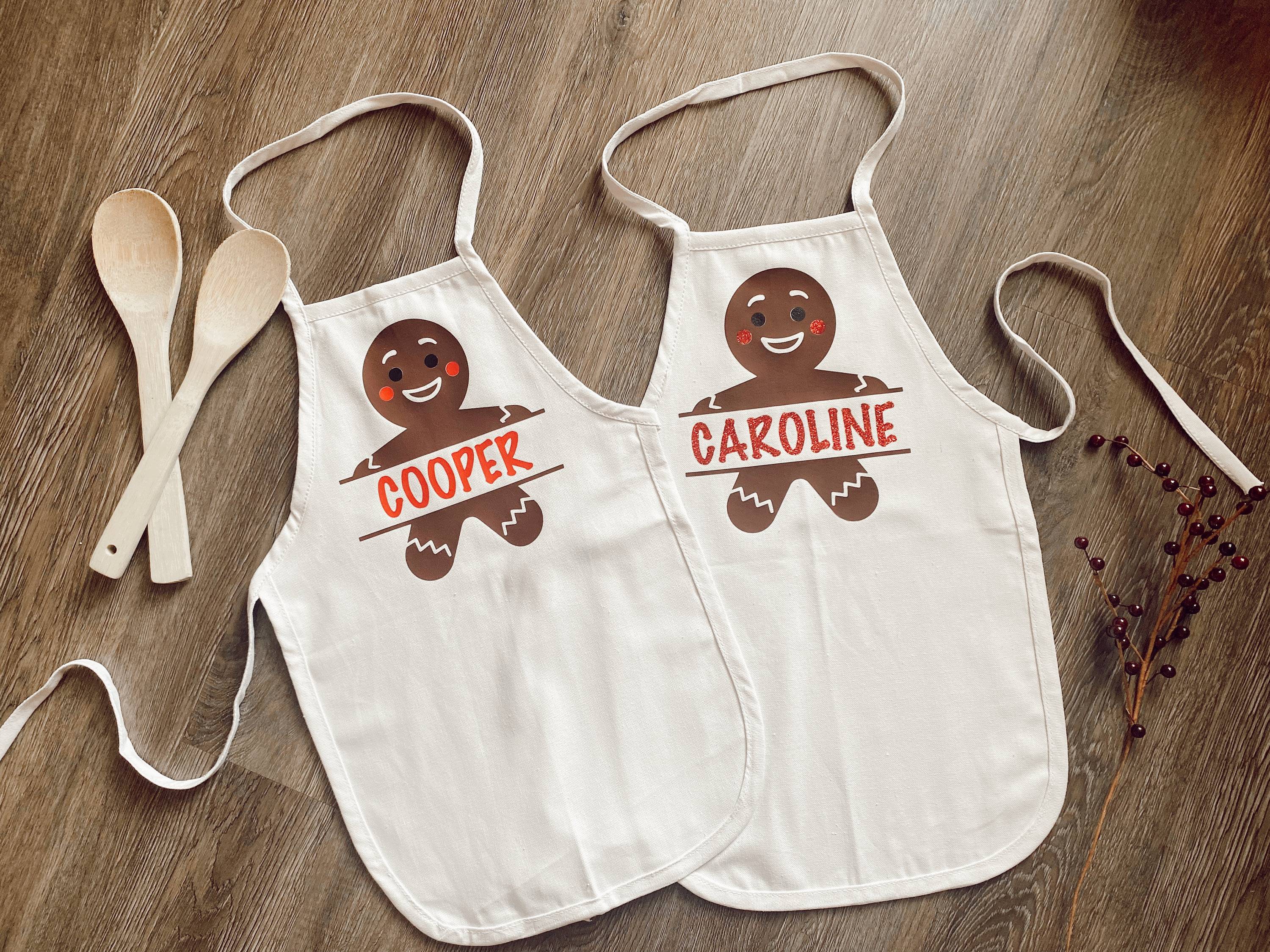 ENVOGUE MOTHER AND DAUGHTER MATCHING APRONS (2) GINGERBREAD NWT