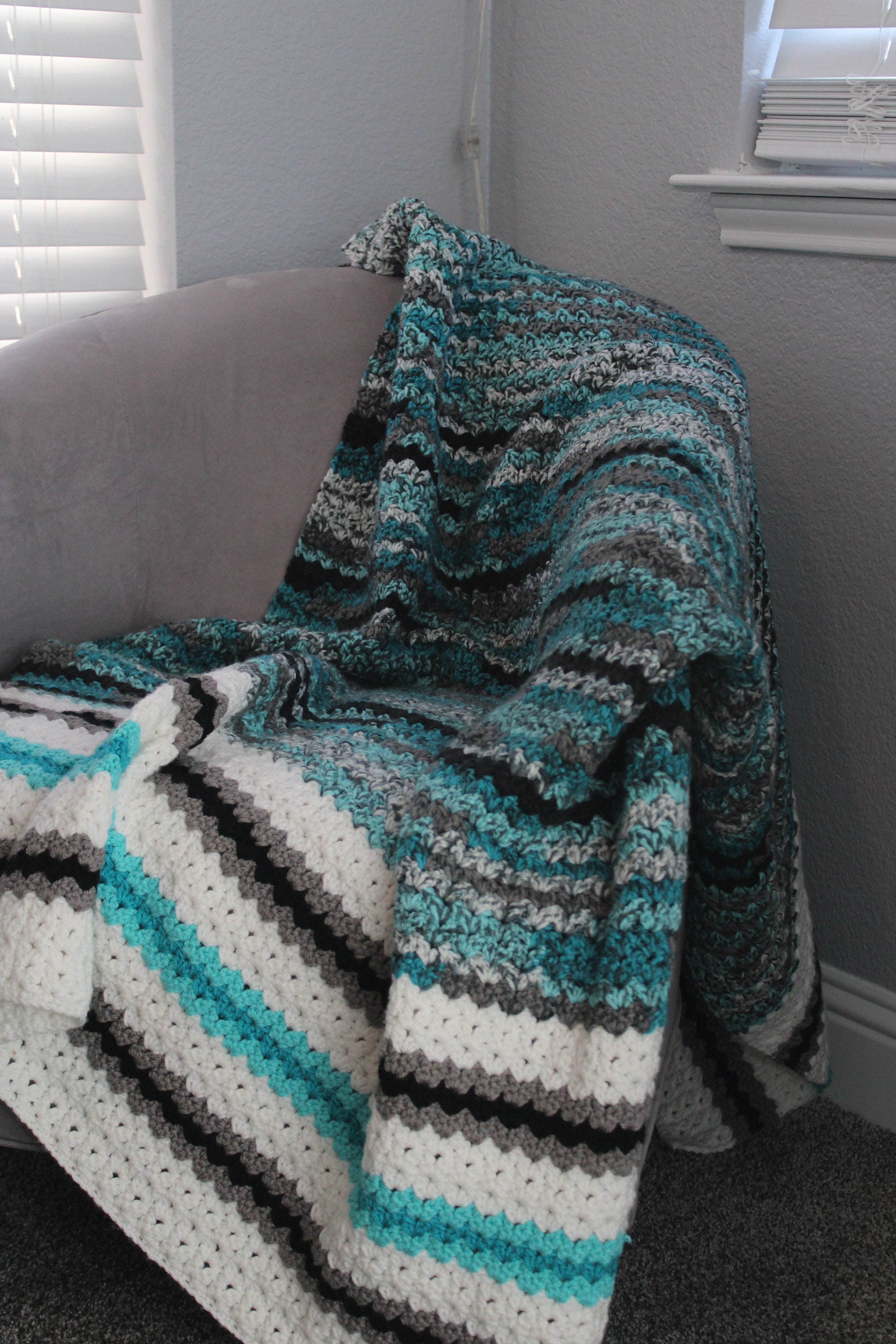34 Crochet V-Stitch Patterns You Won't Want To Miss 3 Beautiful Cluster V-Stitch Throw