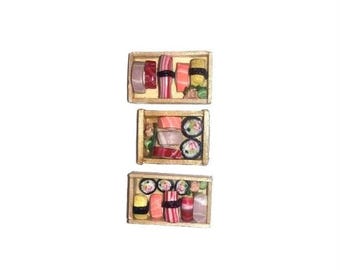 Sushi Bento Box 1:12 Miniatures pour maison de poupée de style cuisine japonaise, ensemble de trois pièces