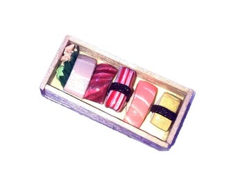 Sushi Nigiri Bento Box 1:12 Miniatures pour maison de poupée style cuisine japonaise