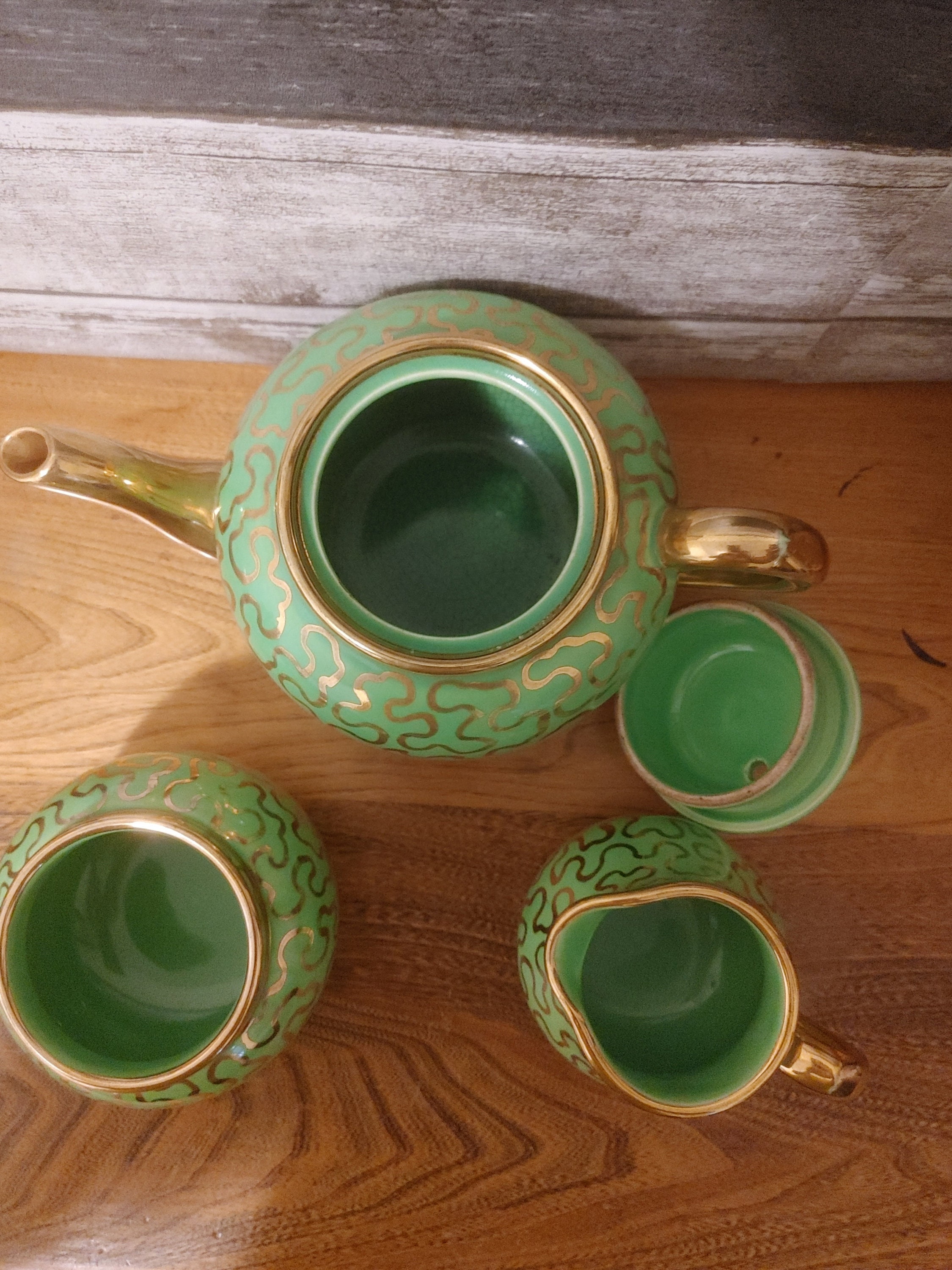 Photo inspiration: Vintage Sudlow S Burslem Art Deco Tea Set Bright Green Photo Inspiration