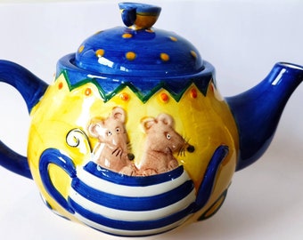Rayware Teapot Yellow & Blue with 2 cute Little mice/mouse 3D decoration Novelty