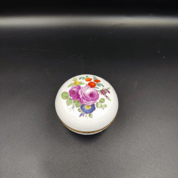 ヴィンテージ マイセン磁器小物入れ – 手描きの花柄と金彩の縁飾り
