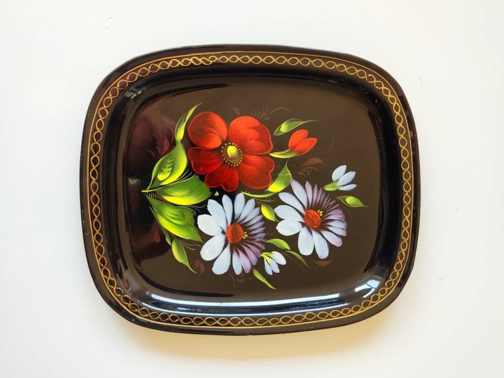 Ancien Plateau En Fer Noir – Décor Peint à La Main, Motif Floral Rustique