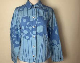 Early 2000s Marimekko Mika Piirainen denim jacket in Puro print. Puro was first designed in 1971 by Katsuji Wakisaka.