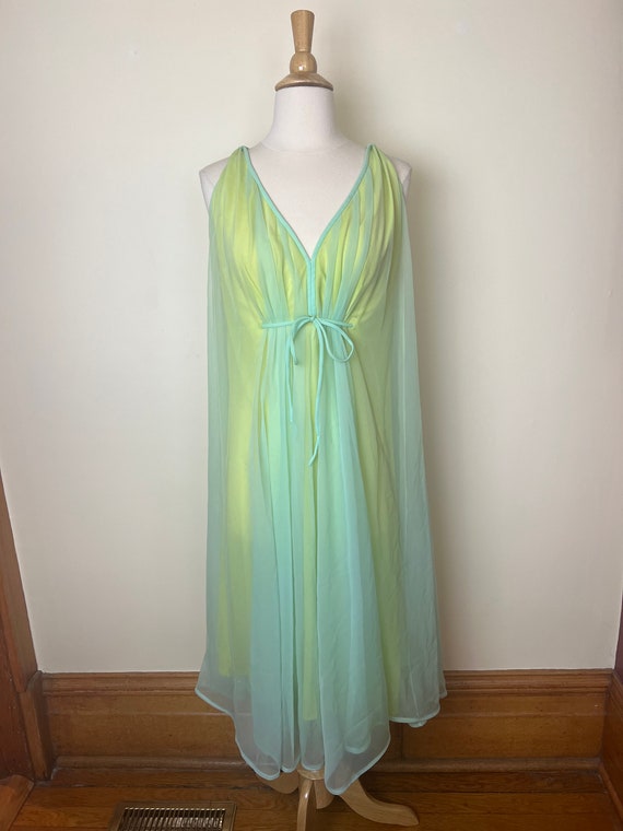 Stunning vintage 50s/60s flouncy pastel nightgown