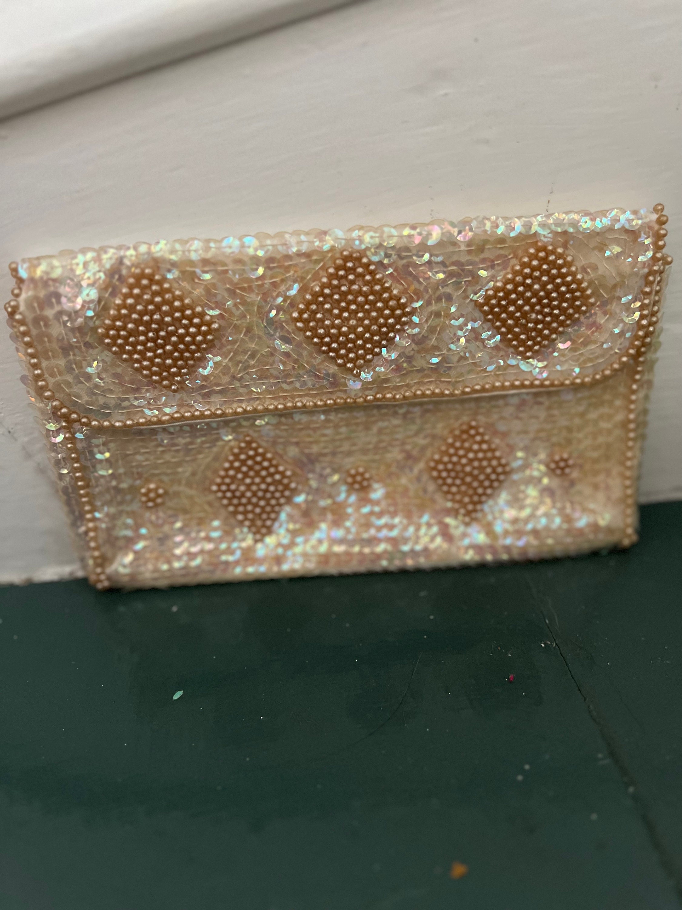 1950s La Regale Gold Clam Shell Beaded Purse for Sale in Rowland Heights,  CA - OfferUp