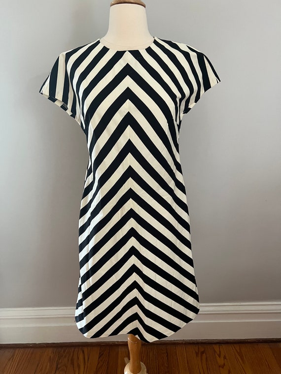 short chevron dress IBKUL Periwinkle Robin Chevron UPF50+ Short Sleeve Dress - Periwinkle Multicolor