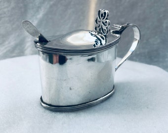 Sterling Silver Antique King George V Art Deco Mustard Pot with Spoon. Birmingham, England 1920.