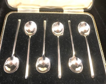 Boxed Set of Six Silver Teaspoons in good condition by Renowned James Dixon and Sons, Hallmarked 1938,  Sheffield, England