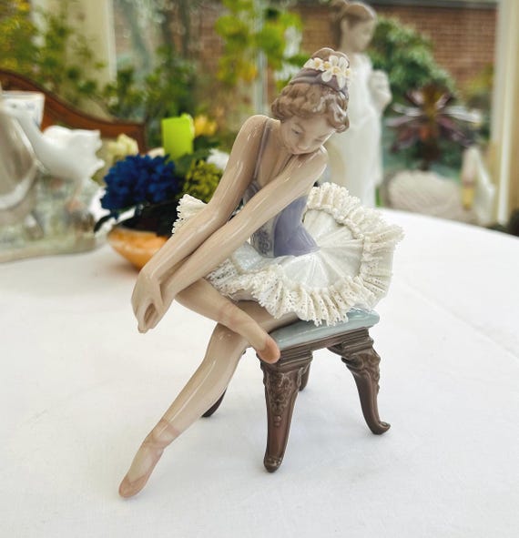 Lladro Figurine Ballerina Girl With Ballet Tutu Leotard Figurine