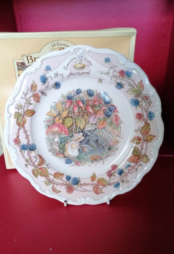 ロイヤル・ドルトンのブランブリー・ヘッジ・オータム・プレート