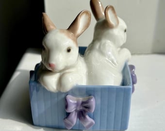 NAO Figurine Rabbits With Box Holding Bow Brand New Beautiful Condition | Excellent | DAISA 1988 | Handmade in Spain by Lladro