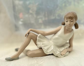 Exquisite Nao Ballerina Figurine by Lladro - Handcrafted in Spain, 1990 Daisa Collection, Mint Condition