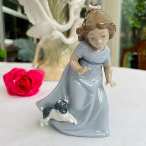 NAO Figurine Girl With Dog| New Excellent Condition  | DAISA 1988 | Handmade in Spain by Lladro