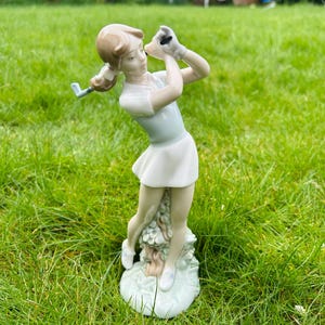 NAO Lladro Figurine Golf Girl | New Excellent Condition  | DAISA 1985 | Handmade in Spain by Lladro | B12 MY