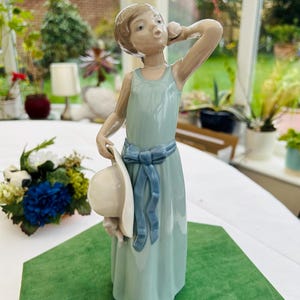 Lladro Figurine Coiffure Girl Holding Straw Hat and Rose Brand New Beautiful Condition Tall Spanish | 5010
