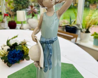 Vintage Lladro Figurine: Girl with Straw Hat & Rose, Spanish Porcelain