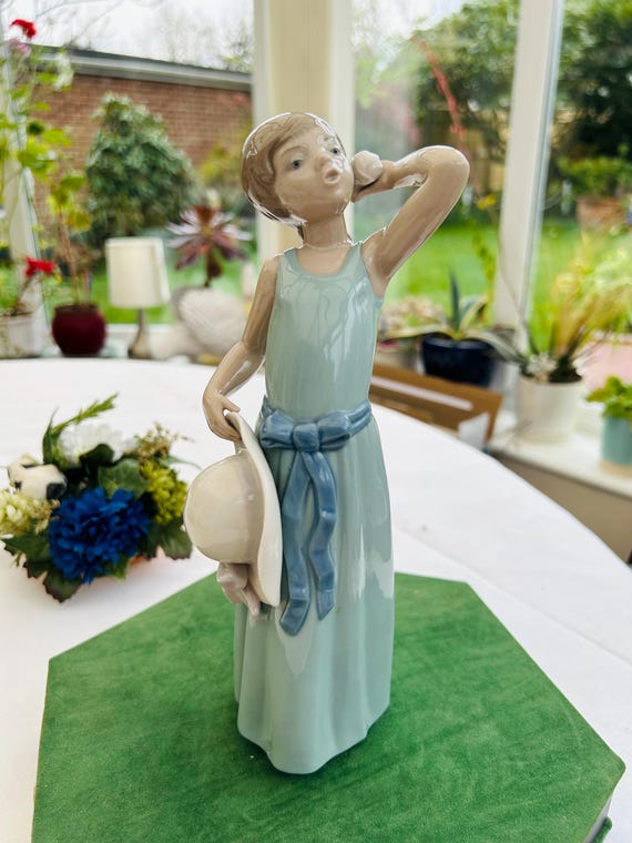 Vintage Lladro Figurine: Girl with Straw Hat & Rose, Spanish Porcelain