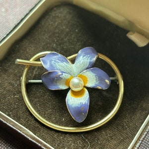 Krementz enamel 14 carat gold pearl brooch