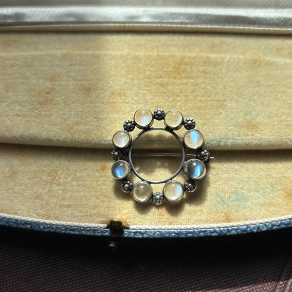 Antique Edwardian sterling silver moonstone cabachon circle brooch