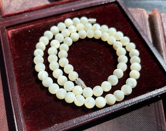 Vintage mother of pearl MOP beaded necklace