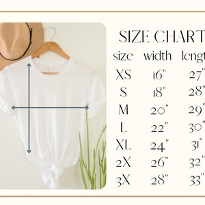 K&ouml;nnte beinhalten: Gr&ouml;&szlig;entabelle f&uuml;r ein wei&szlig;es T-Shirt mit Ma&szlig;en in Zoll. Die Tabelle zeigt die Gr&ouml;&szlig;e, Breite und L&auml;nge des Shirts in den Gr&ouml;&szlig;en XS bis 3X.