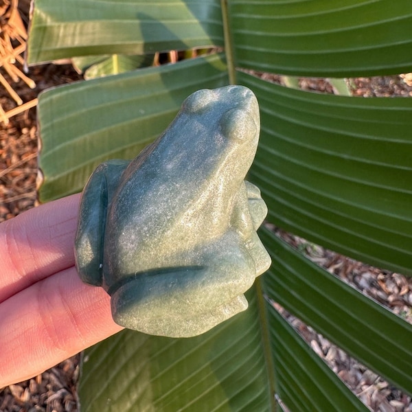 2 inch Frog Figurine Natural Green Jade Crystal Frog Carving Hand-carved Exquisite Frog Figurine