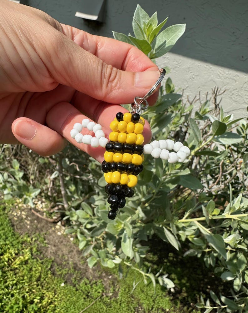 Handmade Beaded Bumble Bee Keychain: Kawaii Purse/backpack Charm - Etsy