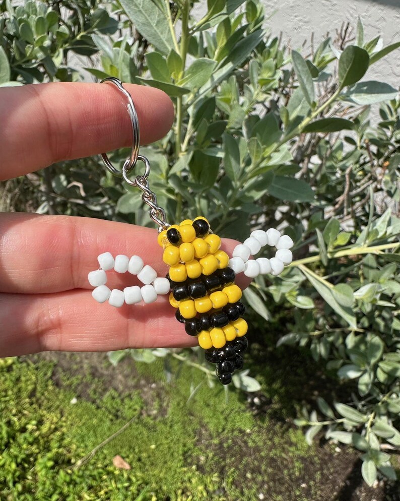 Handmade Beaded Bumble Bee Keychain: Kawaii Purse/backpack Charm - Etsy
