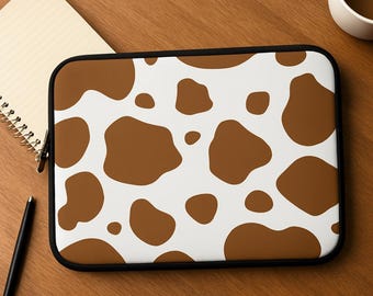 Braune Kuh Print Laptophülle • Personalisierte Laptophülle • 13″- 17″ MacBook Case • Niedliche Tierprint Laptophülle