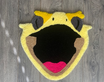 Hand Tufted Screaming Gecko Rug | Medium Pile Height 100% Acrylic Yarn Reptile Art Decor